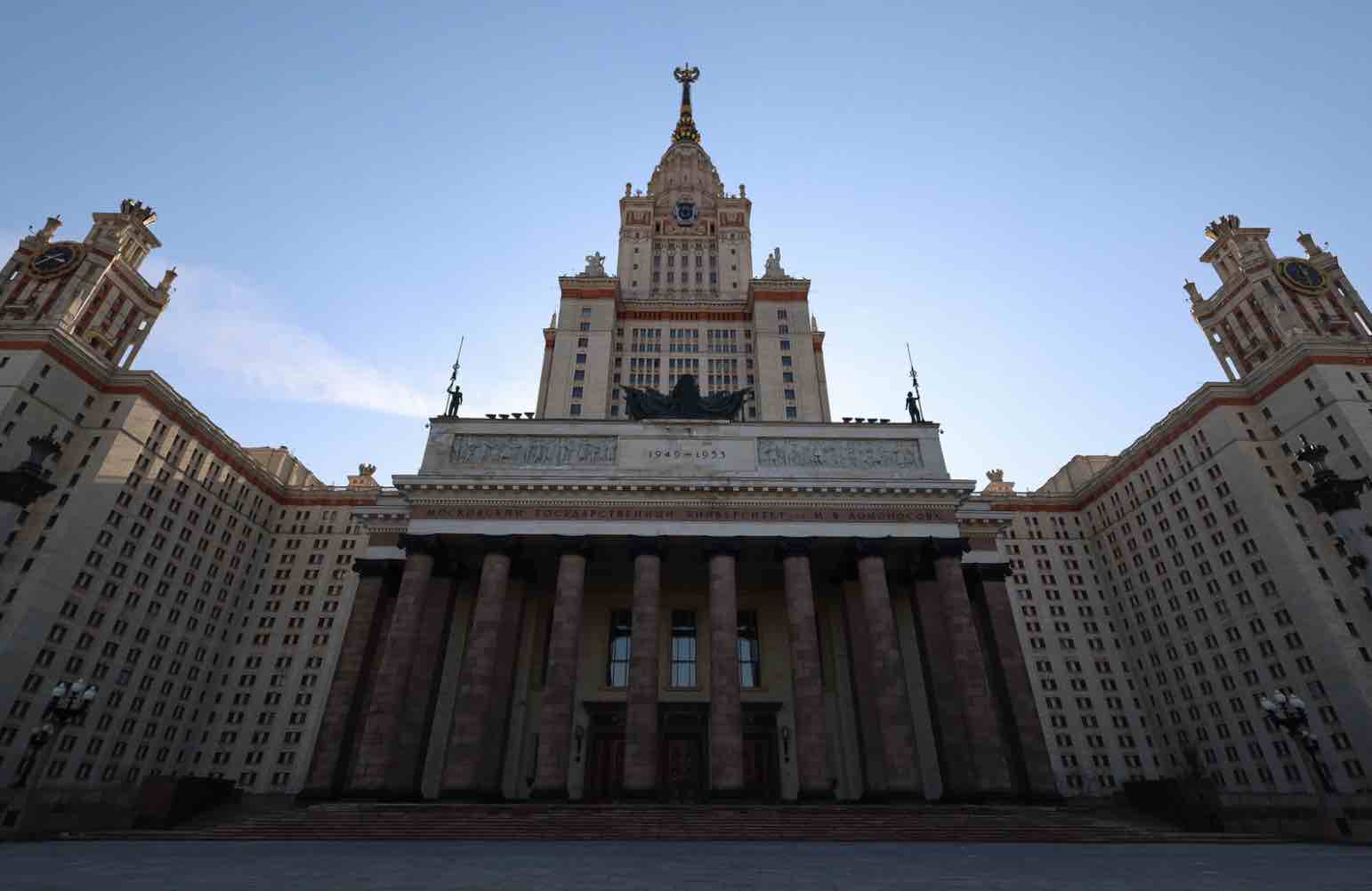 Пентагон включил МГУ, ВШЭ, МФТИ и другие российские вузы в специальный список. Что это означает для абитуриентов?
