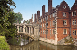 Unique features and old traditions of Oxford and Cambridge